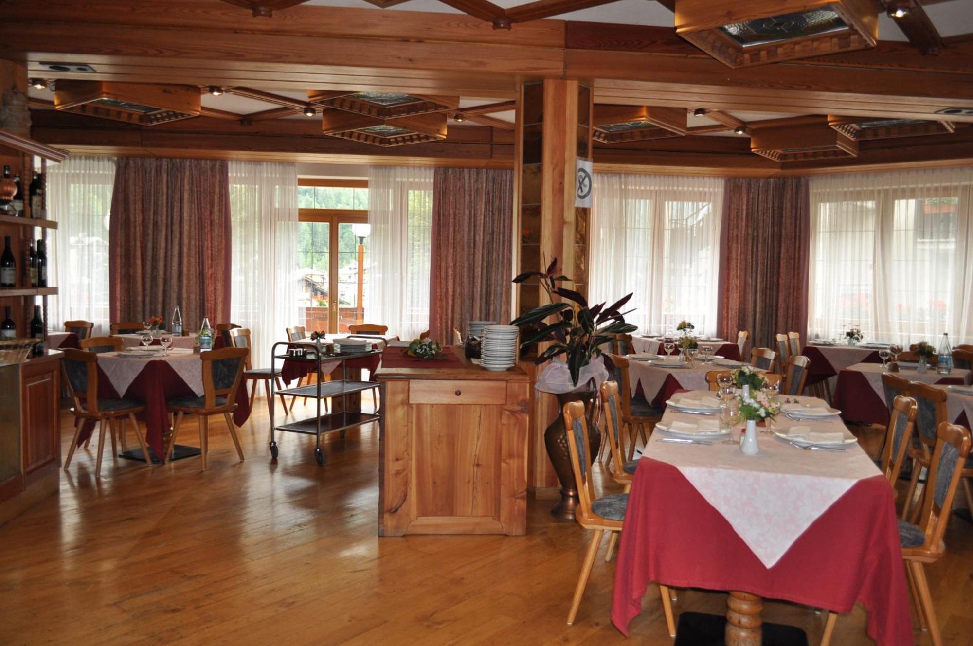 Hotel Tourist Valtournenche Exterior foto